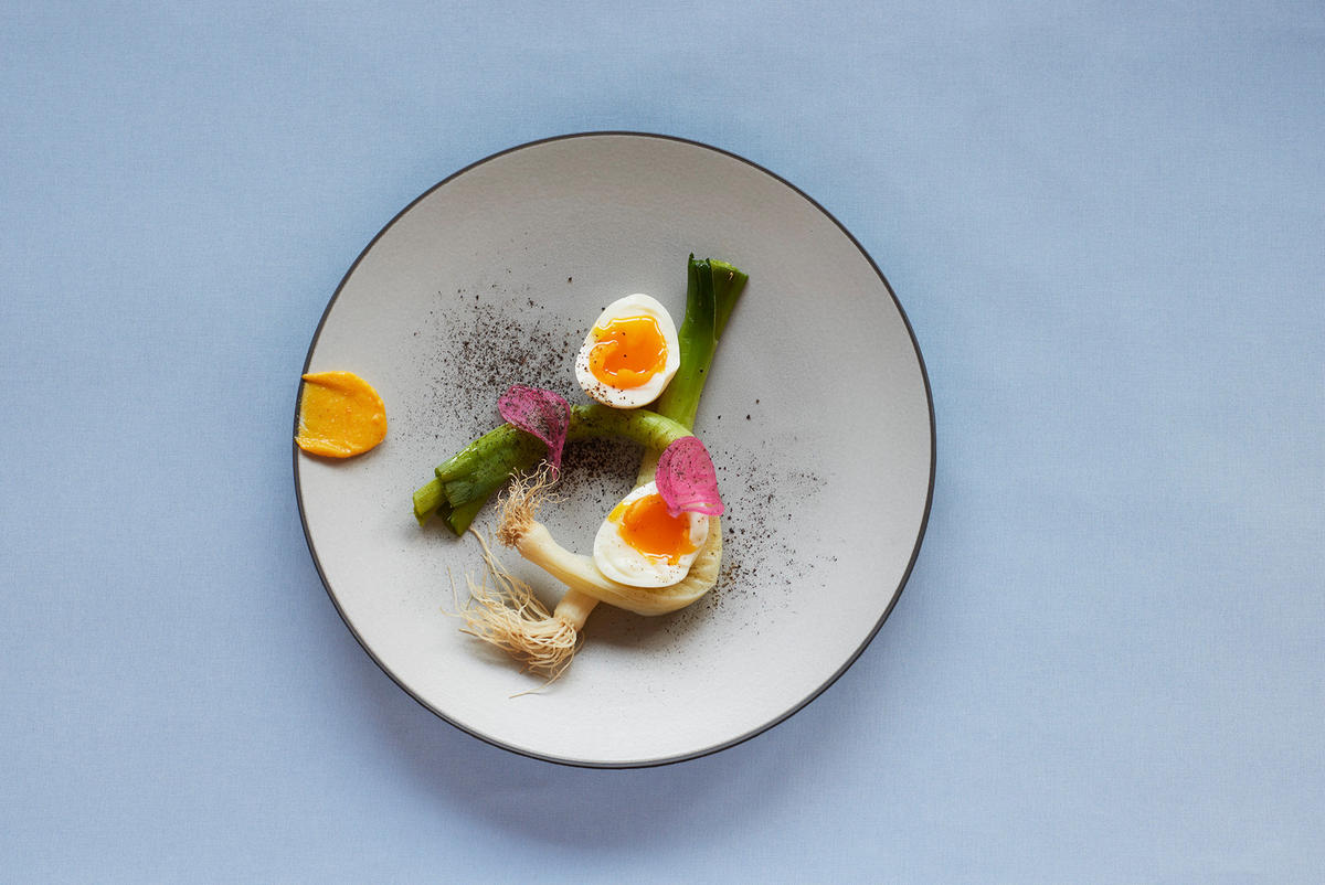 TELLER / PLATZTELLER FLACH EQUINOXE 31,5 cm Pfeffer - Hellgrau, Keramik (31.5cm) - Revol Porcelaine France