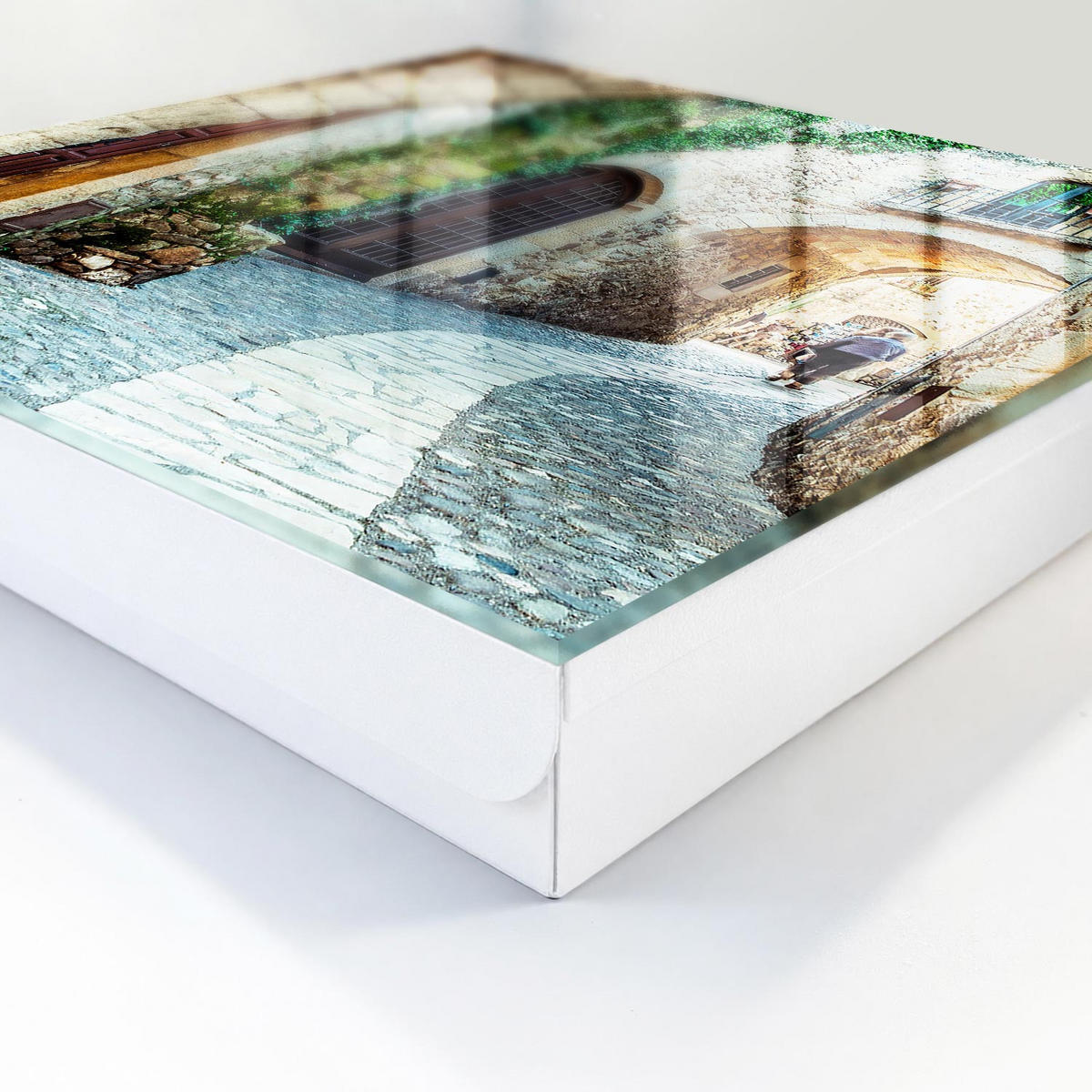 SCHLÜSSELBOX Weiß 30x30 cm – Türöffnung nach rechts - Historische Straße - Grau, Metall (30/30/5cm) - TULUP