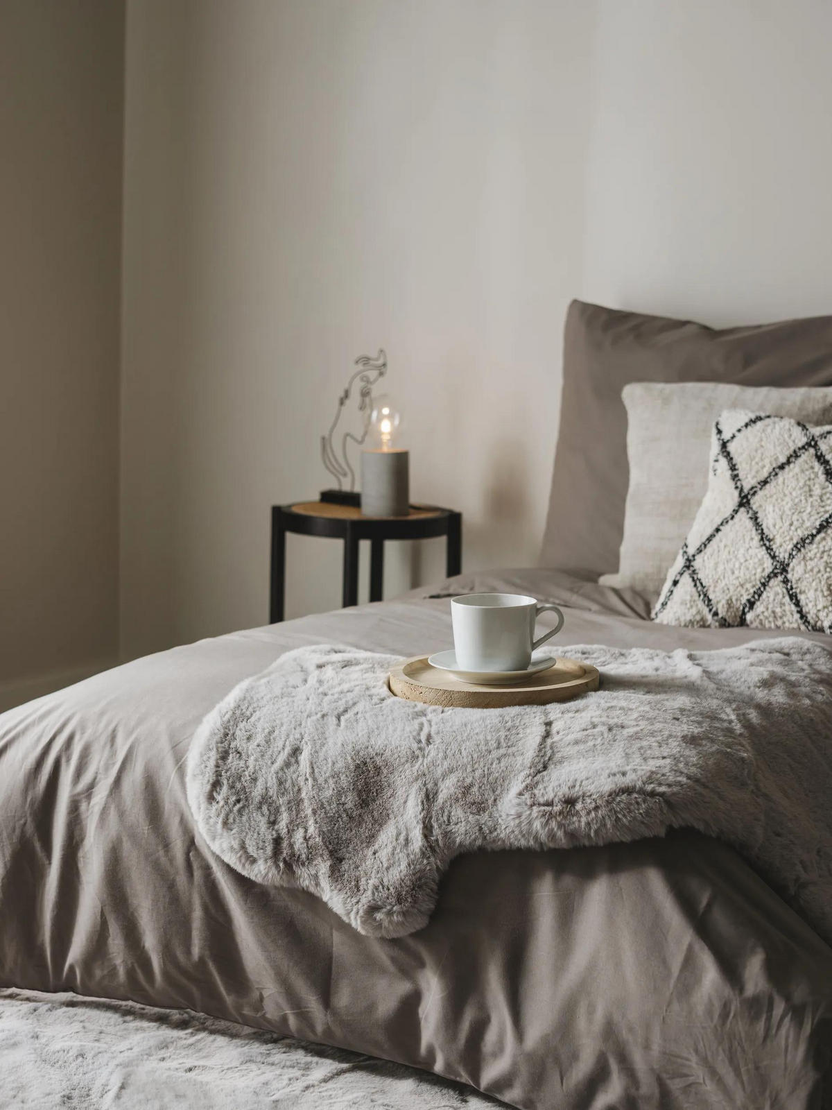 KUNSTFELL-TEPPICH Dave Grau 60x90 cm - Grau, Textil (60/90cm) - benuta Nest