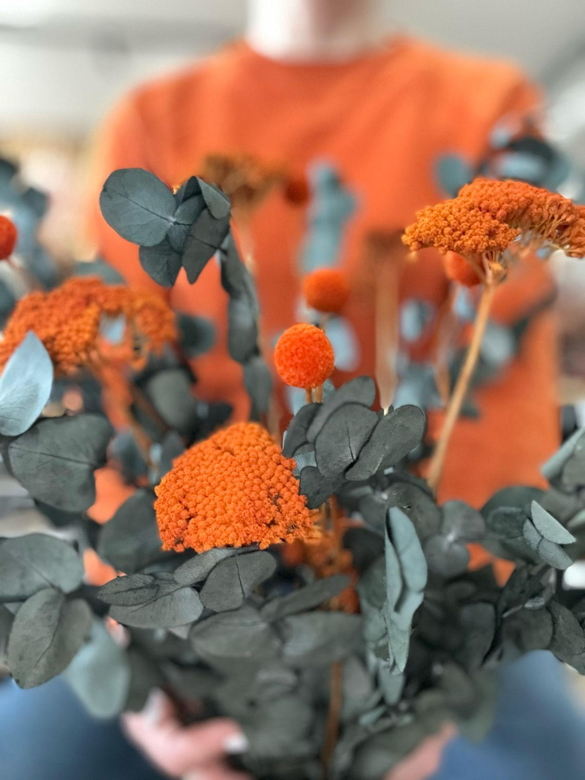 TROCKENBLUMEN Strauß Pop of Color: Eukalyptus orange - Orange, Naturmaterialien (40cm) - Lykke & You