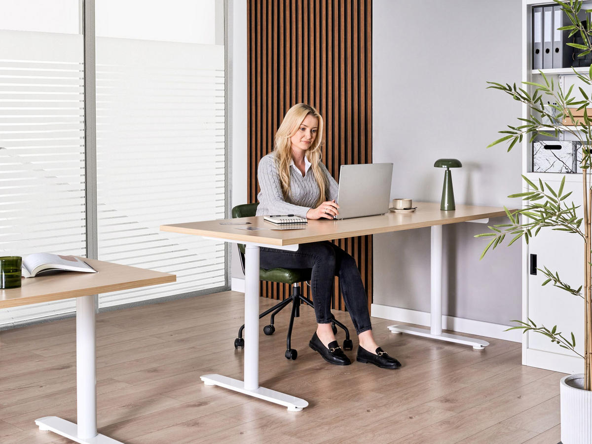 SCHREIBTISCH elektrisch höhenverstellbar 180/72 cm Hellbraun/Weiß Destinas - Hellbraun/Braun, Holzwerkstoff/Metall (72/180/67cm) - Beliani