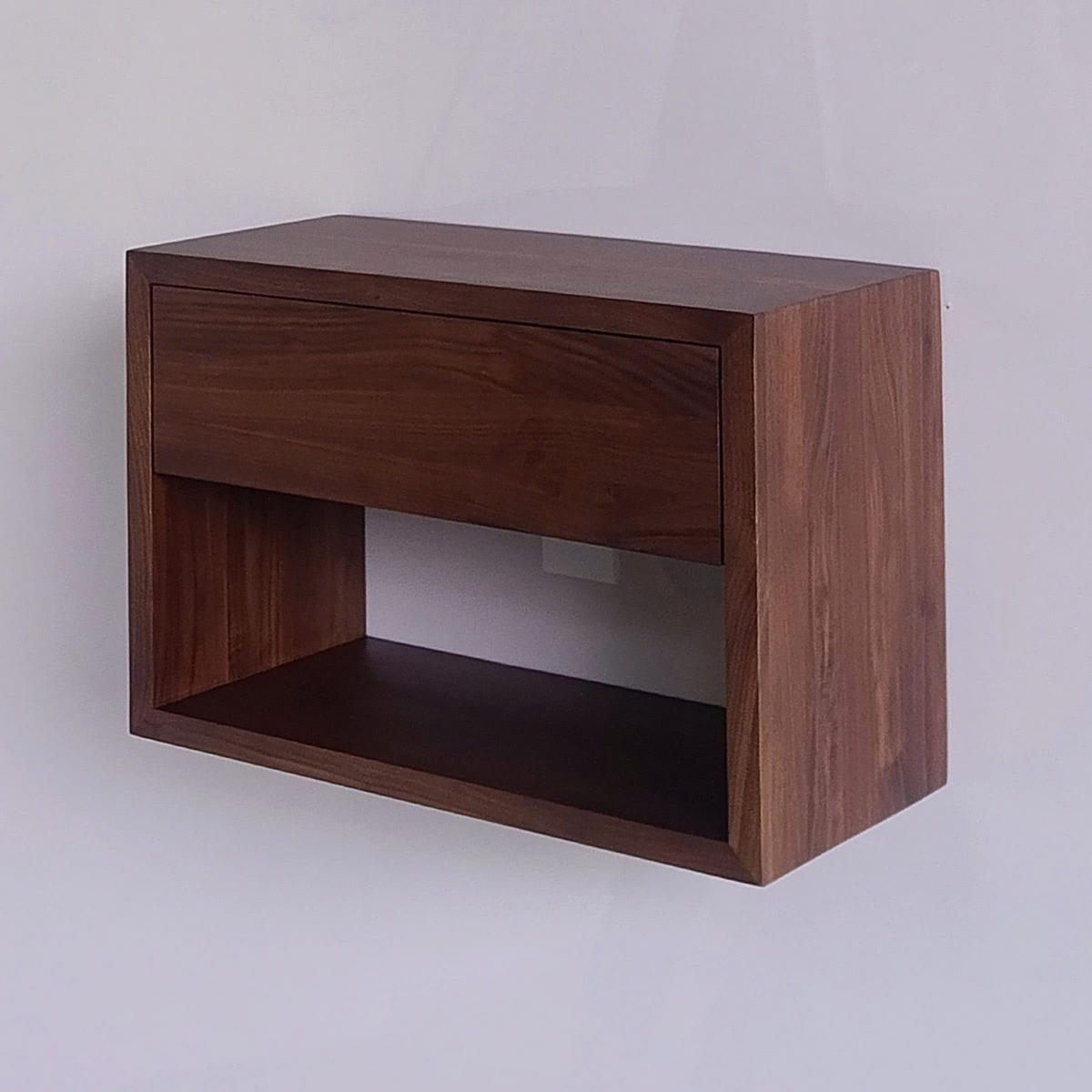 NACHTTISCH Hugo 55 aus Walnussholz, matt lackiert - Braun, Holz (55/39/30cm) - WOODEK