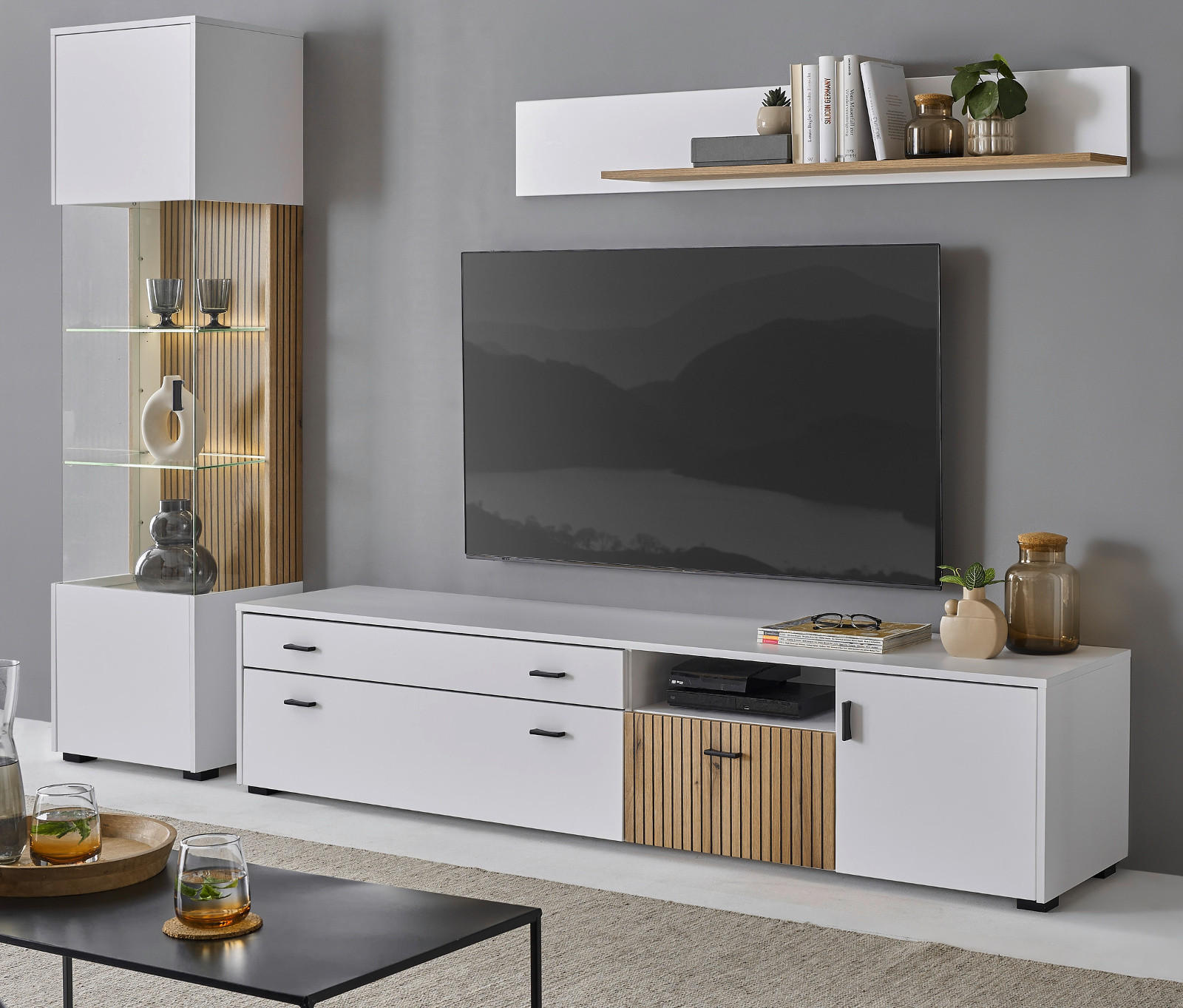 WOHNWAND weiß matt, Eiche 3-teilig 258 x 180 cm, Schrankwand mit viel Stauraum und Soft-Close-Funktion - Eichefarben/Schwarz, Glas/Holzwerkstoff (258/180/42cm)