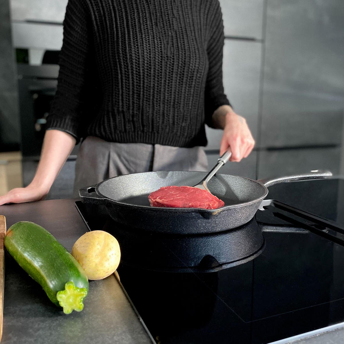 GUSSEISENPFANNE 30 cm - Schwarz, Metall (30cm) - Intirilife