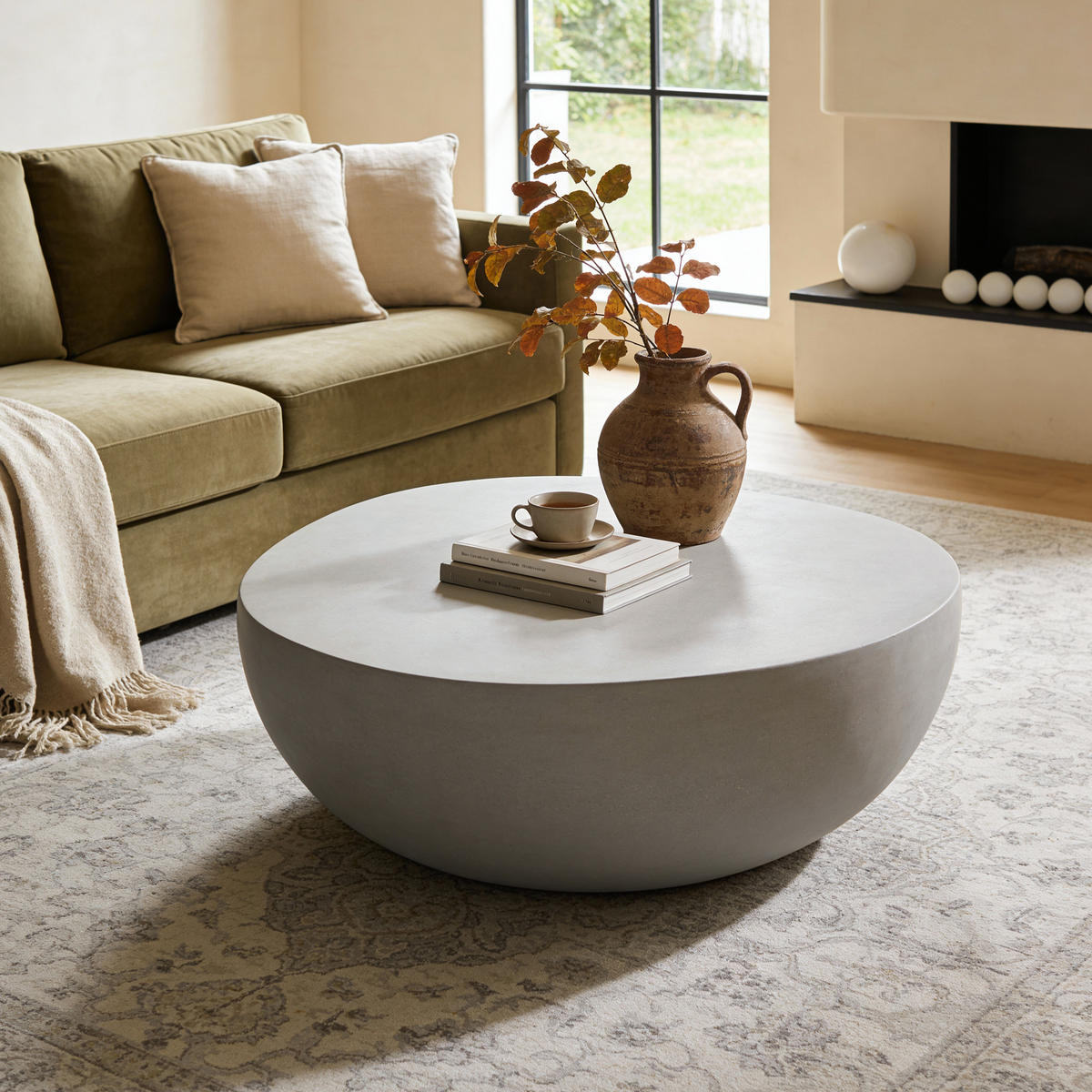 COUCHTISCH IKARIA aus Zement 107 x 100 x 41 cm - Grau, Naturmaterialien (107/100/41cm) - Elementi