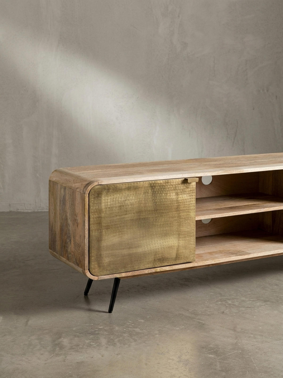 LOWBOARD Mango Massivholz Modern Stil 160x55x41 cm mit punzierten Türen - Schwarz/Braun, Holz/Metall (160/55/41cm) - KADIMA DESIGN