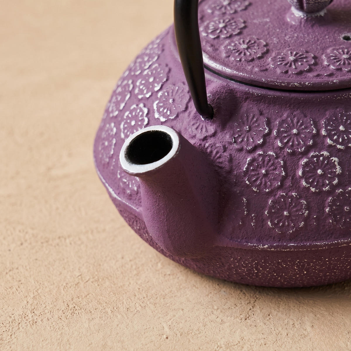 TEEKANNE Gusseisen mit Sieb Hanu Violett 1 l 18,5/16/16 cm - Violett, Metall (16/18.5cm) - AROMELIO
