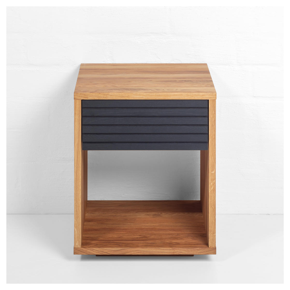 NACHTTISCH Emma, Eiche, schwarze Schublade, 38/40/50 cm - Honigeiche/Eichefarben, Holz (40/50/38cm) - WOODEK