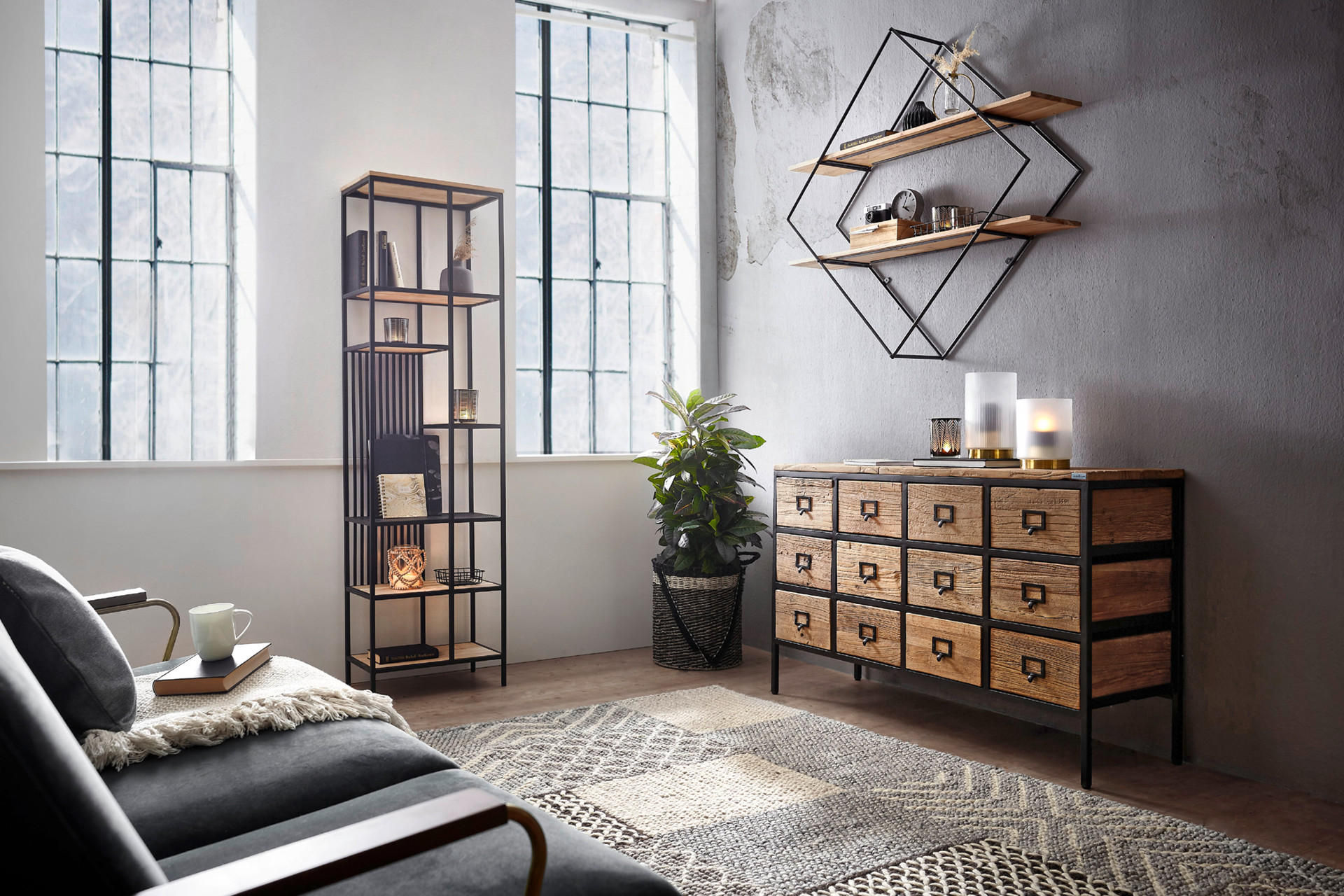 Metall trifft Holz - kleinmöbel und Regale im Industrial-Stil