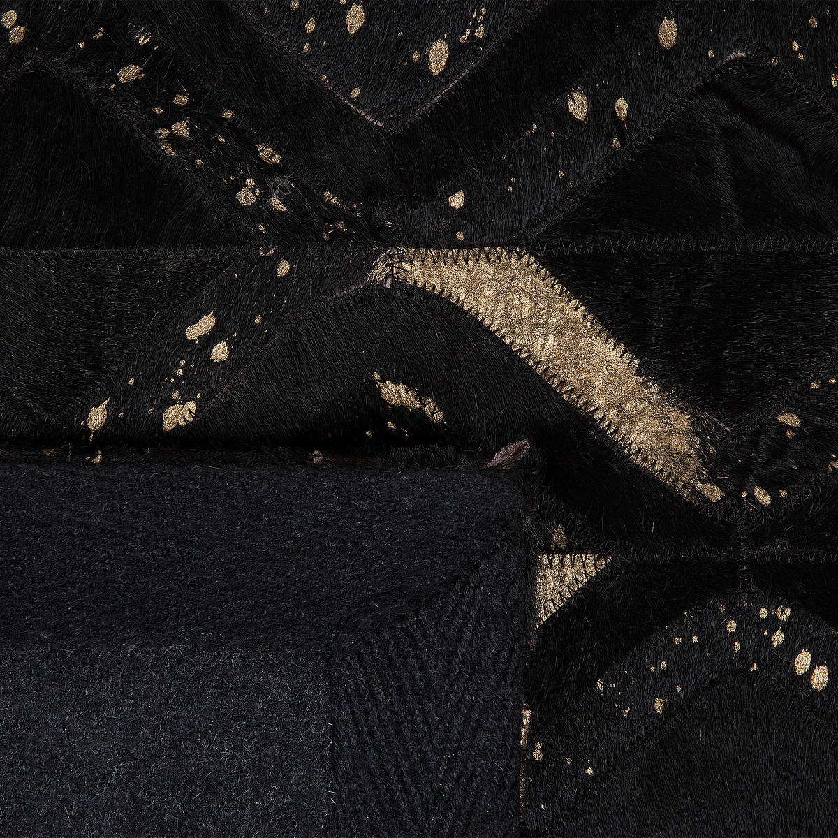 KURZFLOR-TEPPICH Develi 200/140 cm - Schwarz, Fell (140/200cm) - Beliani