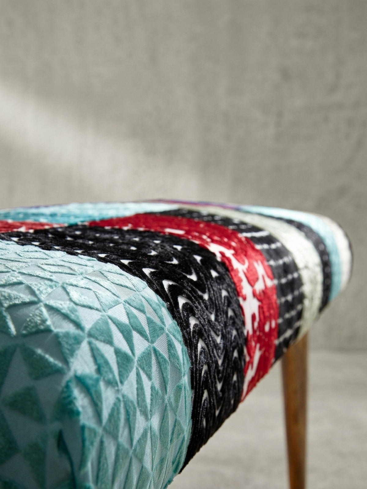 SITZBANK – Patchwork-Stoff, Massivholzbeine - Multicolor/Braun, Mangoholz/Textil (117/51/38cm) - KADIMA DESIGN