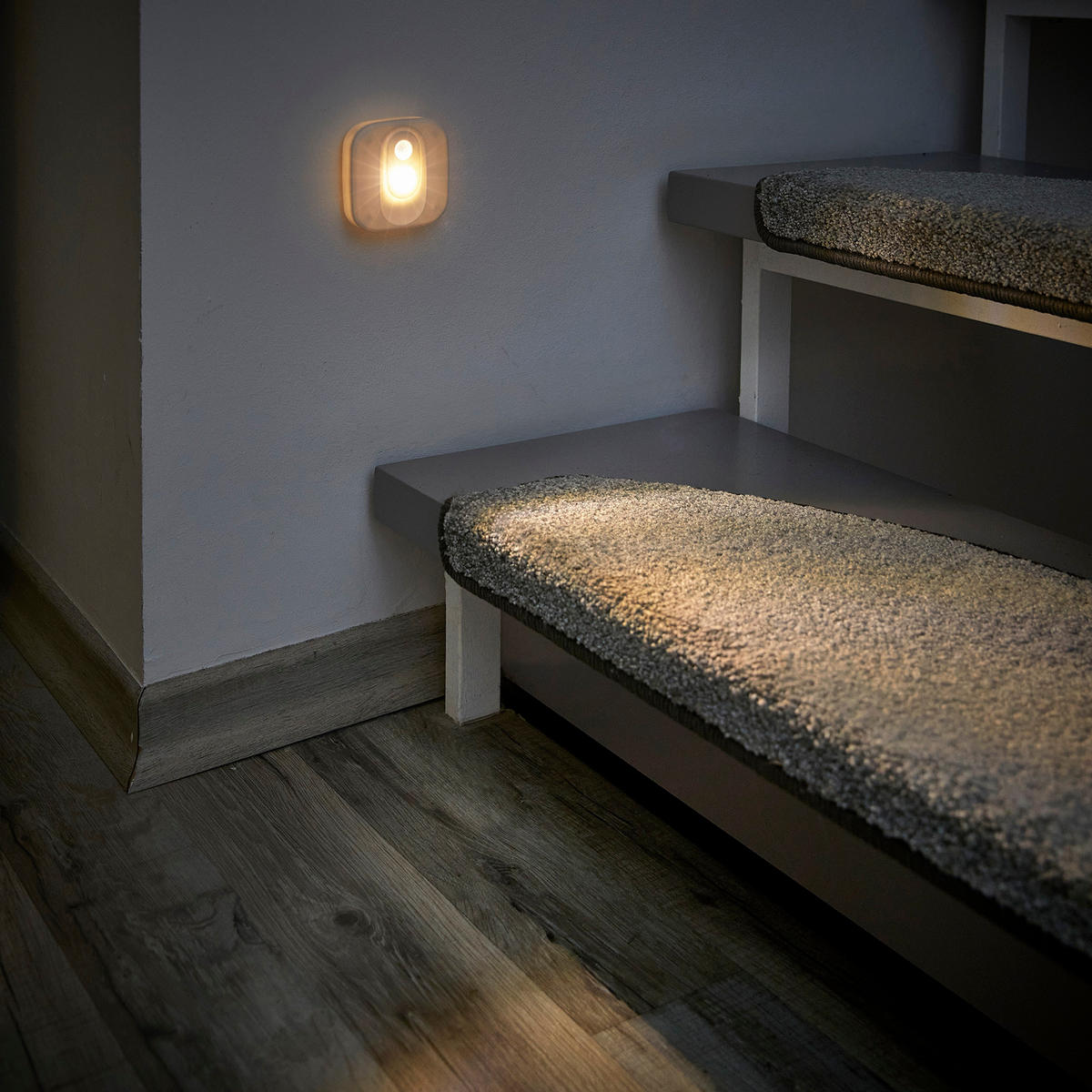 LED-SPOT-STRAHLER - batteriebetrieben mit Bewegungsmelder und Helligkeitssensor für Flur und Keller - Weiß, Kunststoff (7.5/7.5/2.9cm) - Northpoint