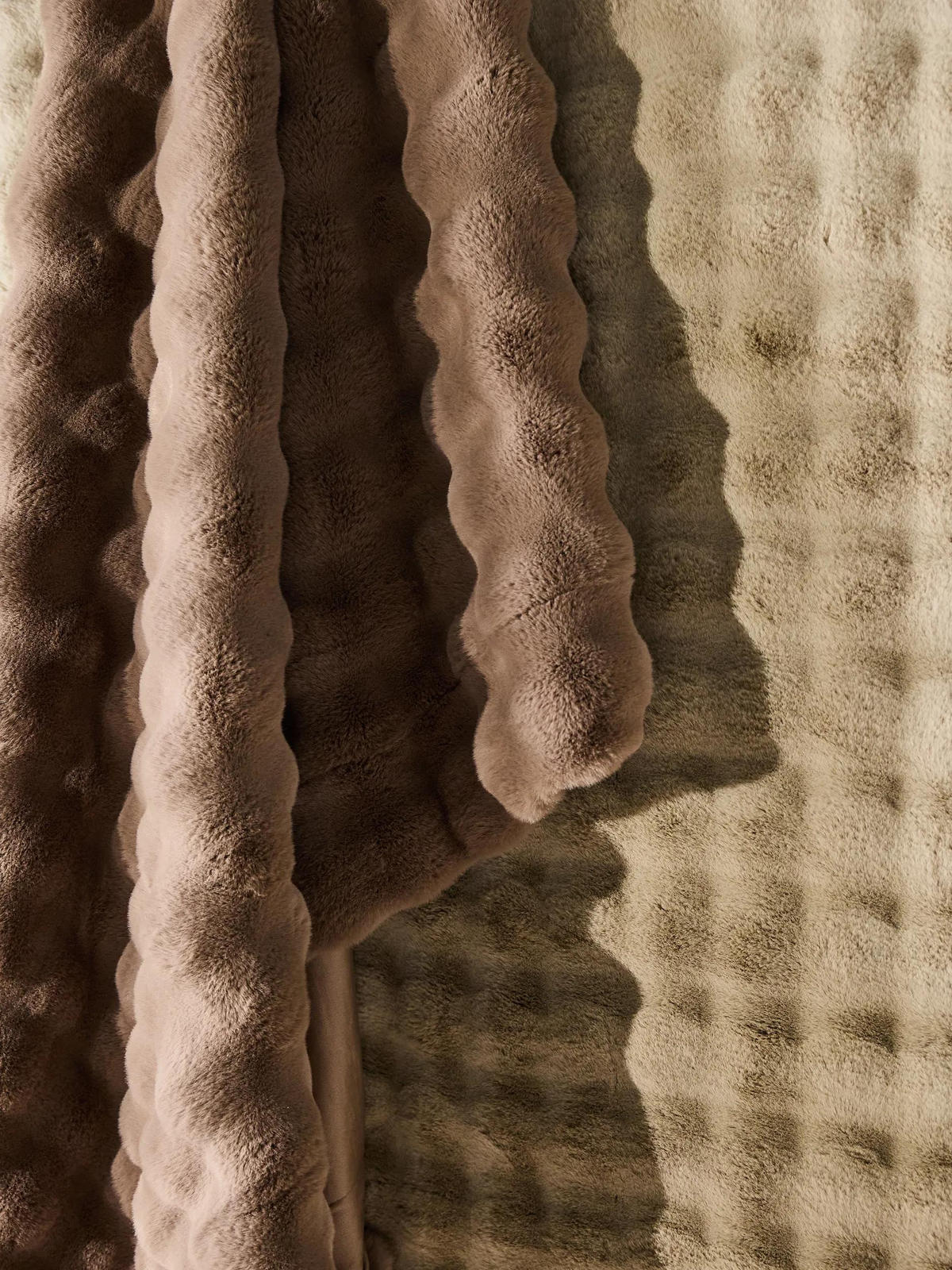 UMĚLÉ kožíškové koberce Dave Béžová 200x300 cm - béžová, textil/umělá hmota (200/300cm) - benuta Nest