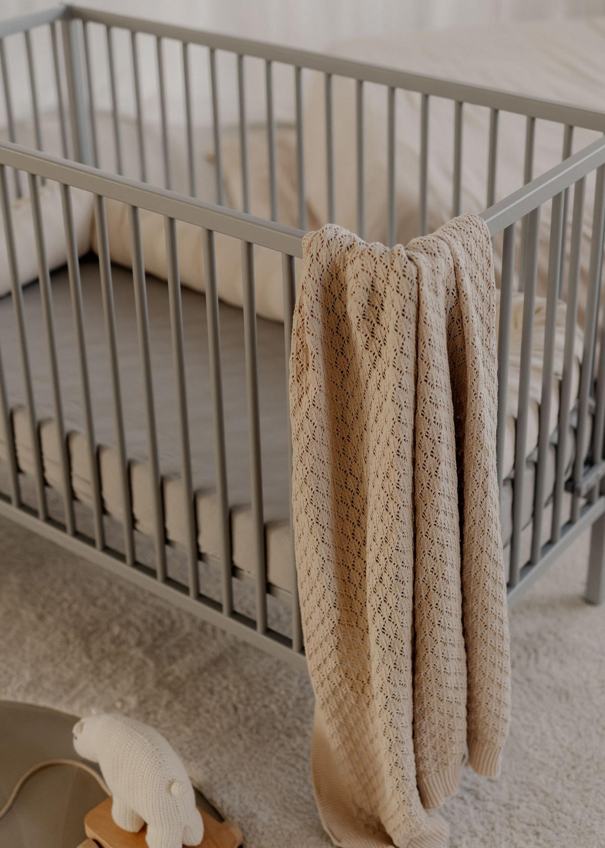 BEISTELLBETT Matratze SleepPlus, Rollen & Umbauseite - grau - Dreamy 4 in 1 Bett - Grau, Holz (120/90/60cm) - Sämann – make a difference.
