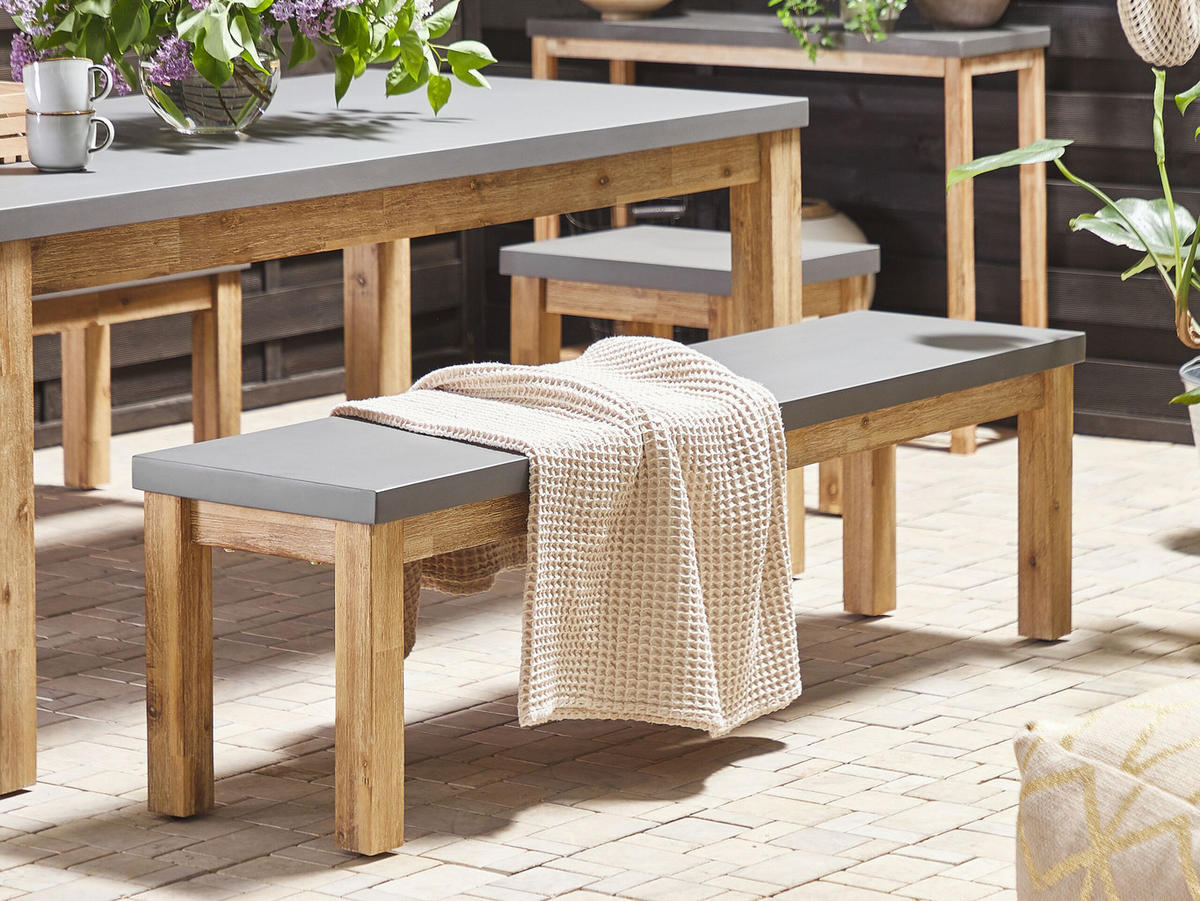SITZBANK Beton/Akazienholz grau/heller Holzfarbton 160 cm Ostuni - Grau, Stein (160/45/40cm) - Beliani