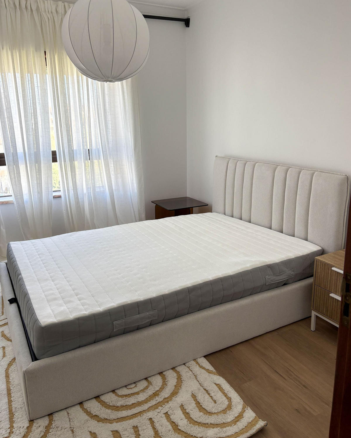 MATRACE S KAPSOVÝMI PRUŽINAMI H3/4 Tuhá 140/200 cm Roomy - bílá, textil (140/200cm) - Beliani
