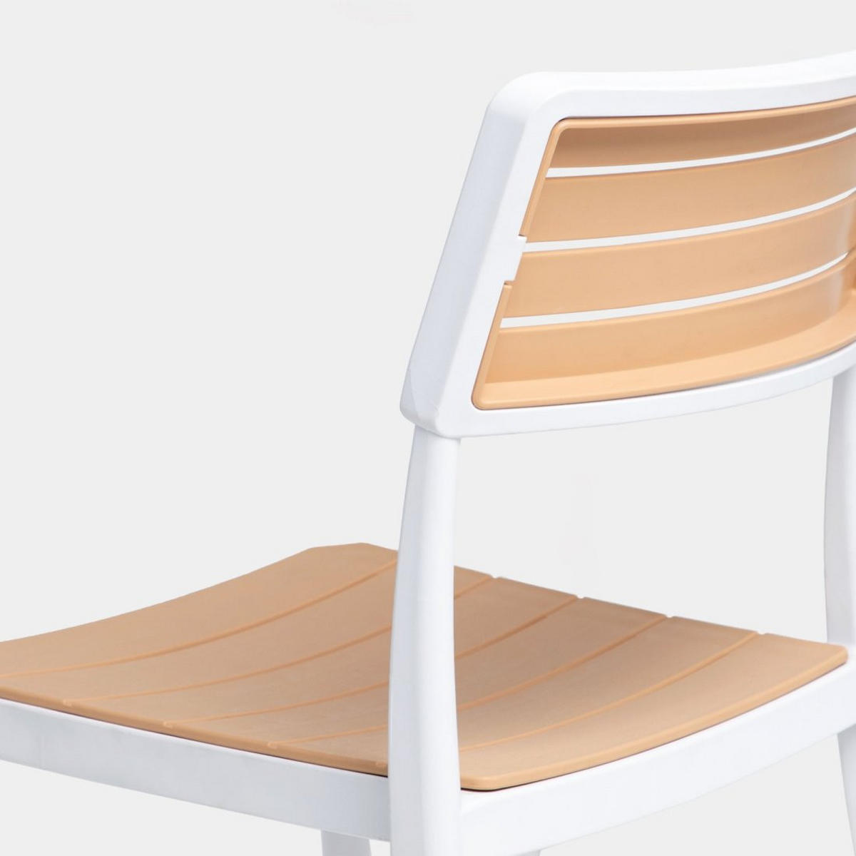 GARTEN-SET mit Tisch und 4 stapelbaren Stühlen in Weiß Hilda - Weiß, Kunststoff - Klast Home