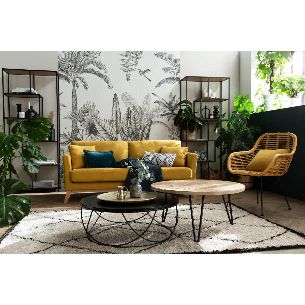 COUCHTISCH Dunkles Holz Metall Schwarz Rund 80 cm LACE - Walnussfarben, Holz (80/80/30cm) - Miliboo