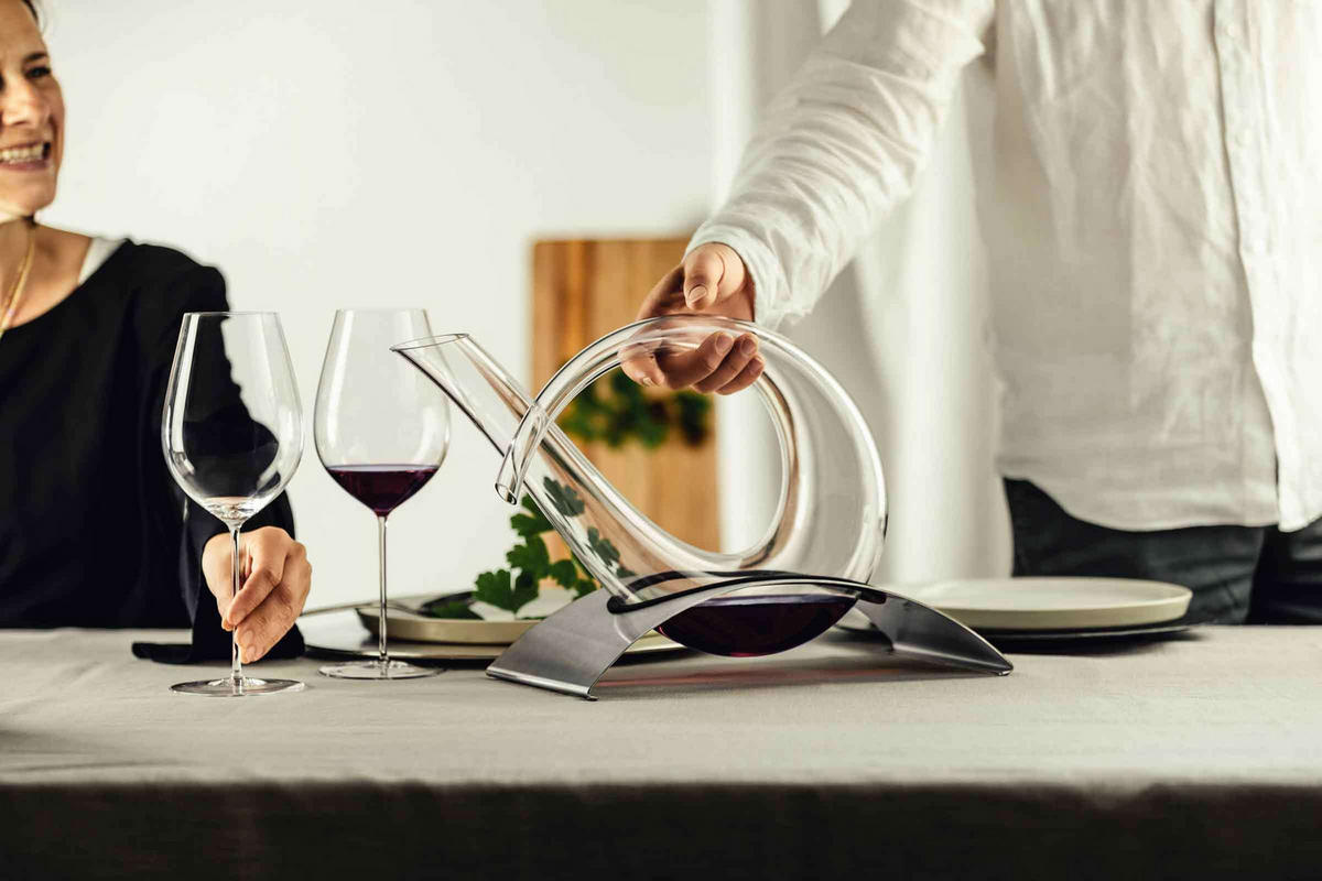 DEKANTIERENTE AUF EDELSTAHLSOCKEL No Drop Effekt edelstahl 750 ml - Silberfarben, Glas (0.75L) - Eisch