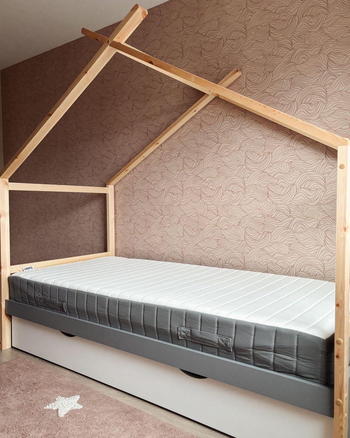 MATRACE S KAPSOVÝMI PRUŽINAMI A PAMĚŤOVOU PĚNOU H3/4 Tuhá 90/200 cm Drift - bílá, textil (90/200cm) - Beliani