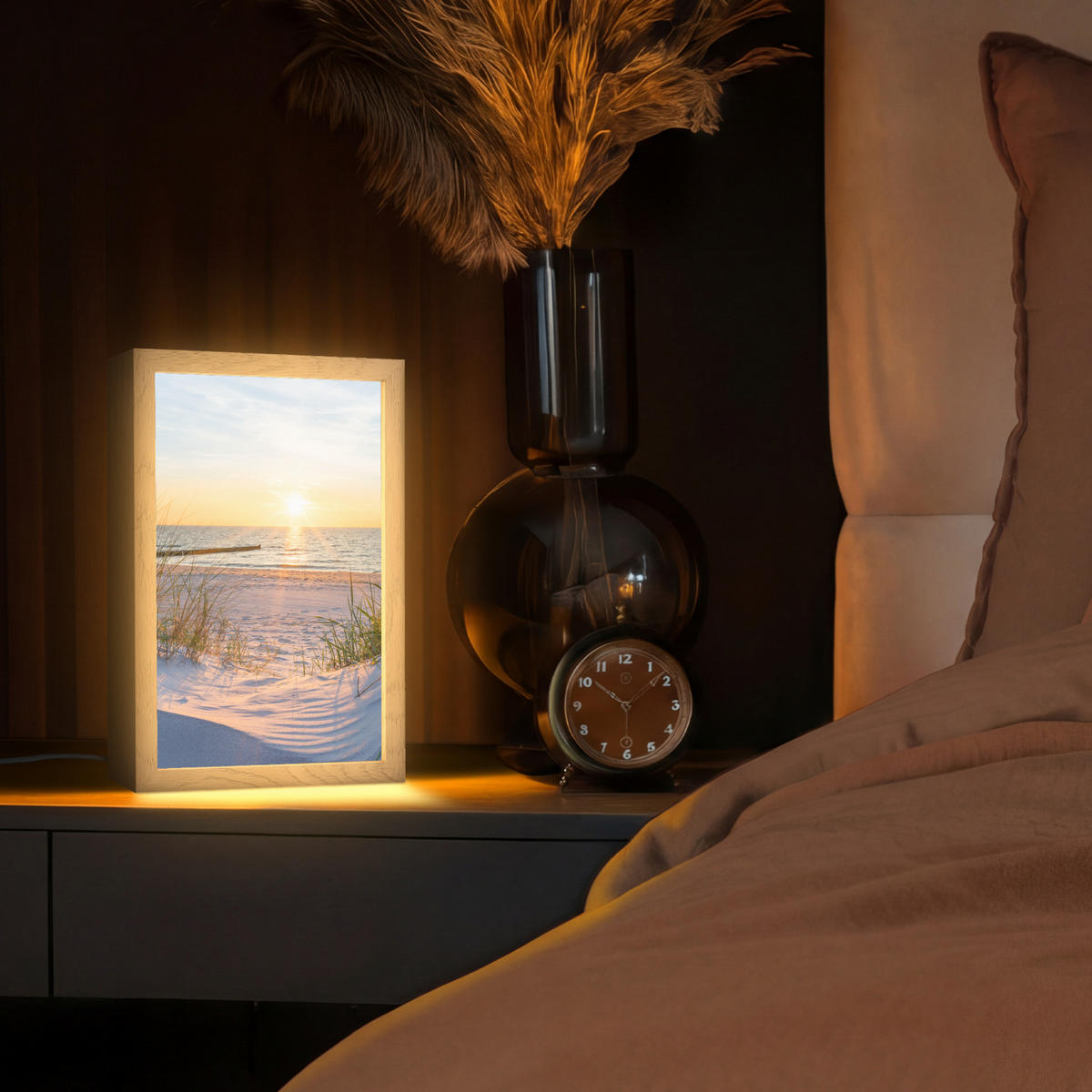 STOLNÍ LAMPA Pláž - Slunce - Duna - Tráva - Písek - Horizont 20x30 cm - koňaková, kompozitní dřevo (8/20/30cm) - OnlyWow