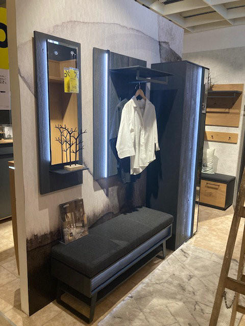 GARDEROBE LENYA - Johann Jakob