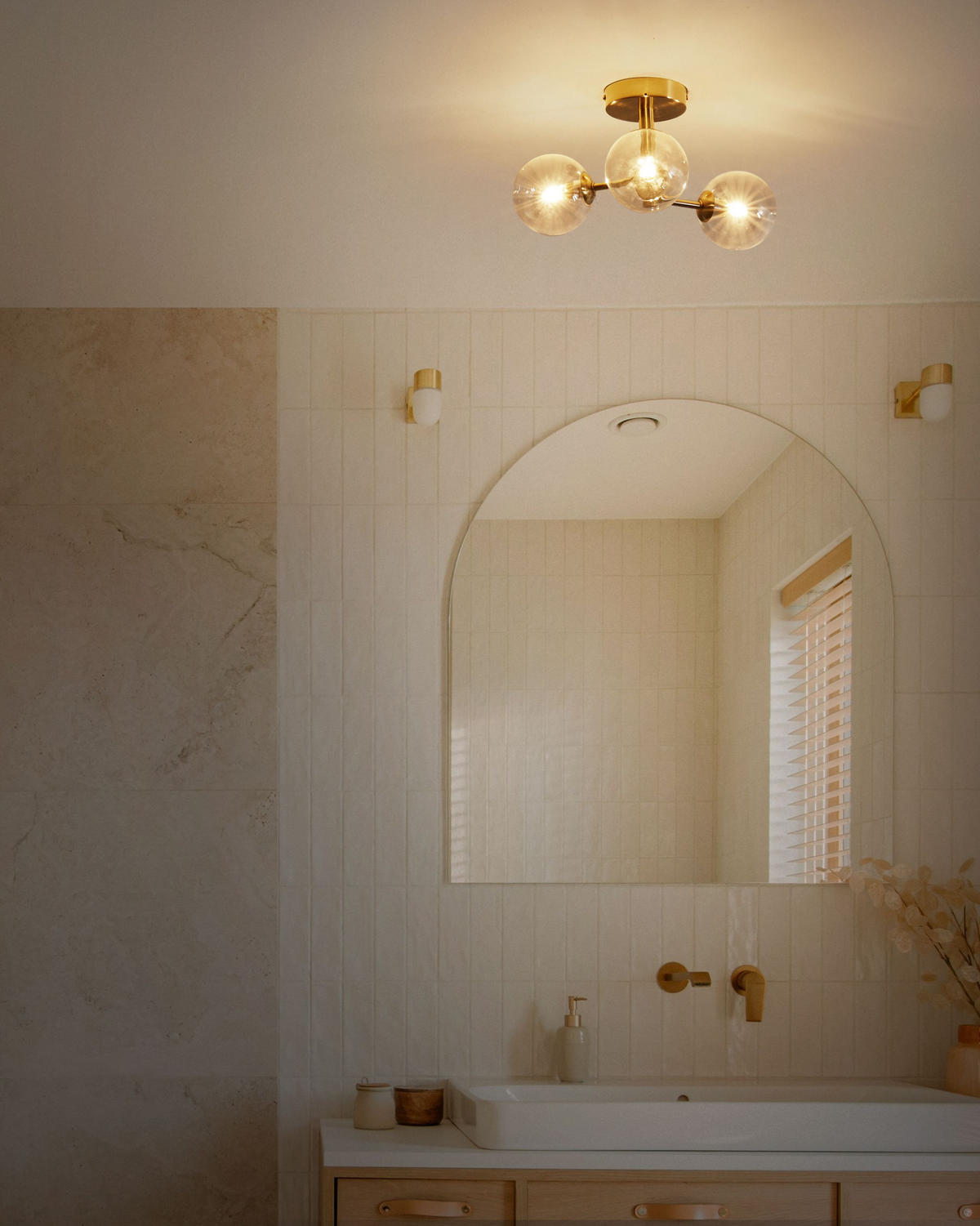 DECKENLAMPE Messing Maricao - Messingfarben, Glas (30/30/19cm) - Beliani