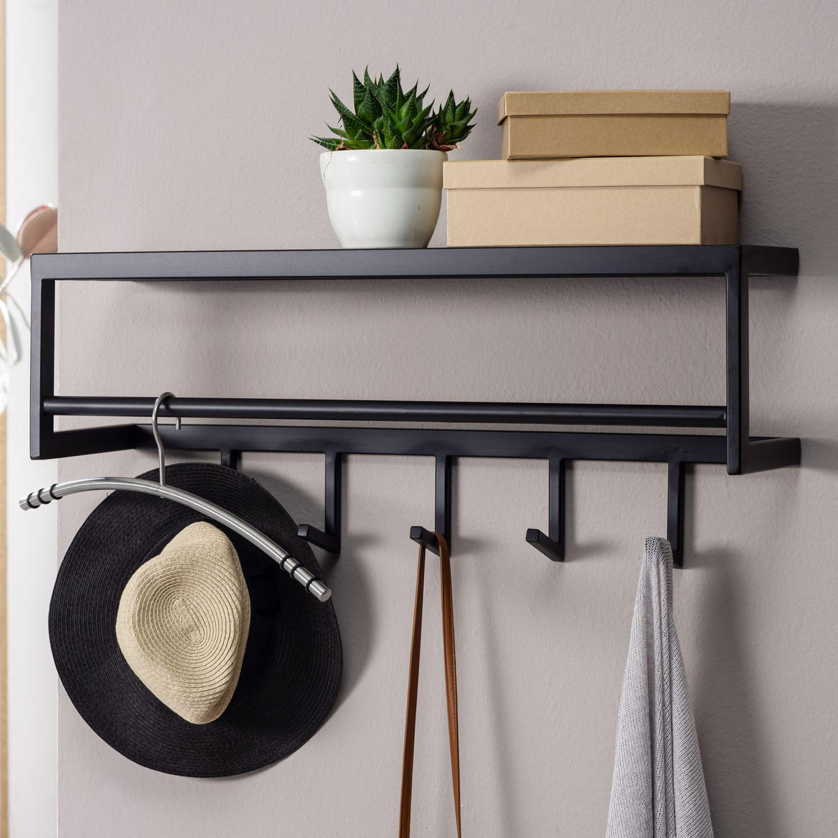 WANDGARDEROBE Metall Schwarz Modern mit 5 Haken und Kleiderstange - Schwarz, Metall (70/20/20cm) - KADIMA DESIGN