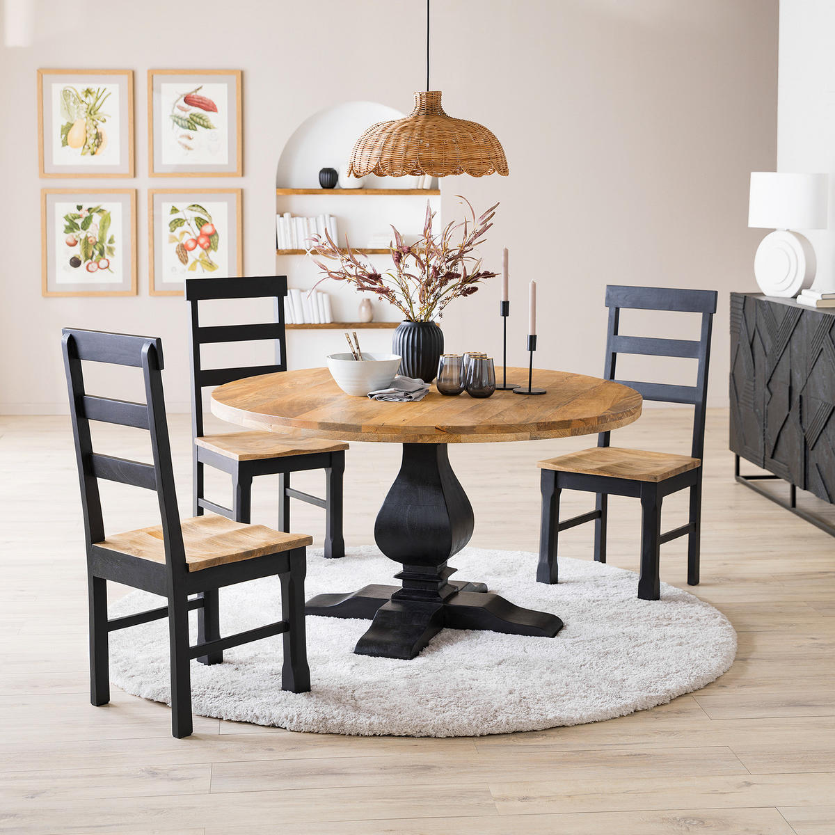 MASSIVER ESSTISCH - Massivholz - Mangoholz - Schwarz/Braun, Holz (135/135/82cm) - home24