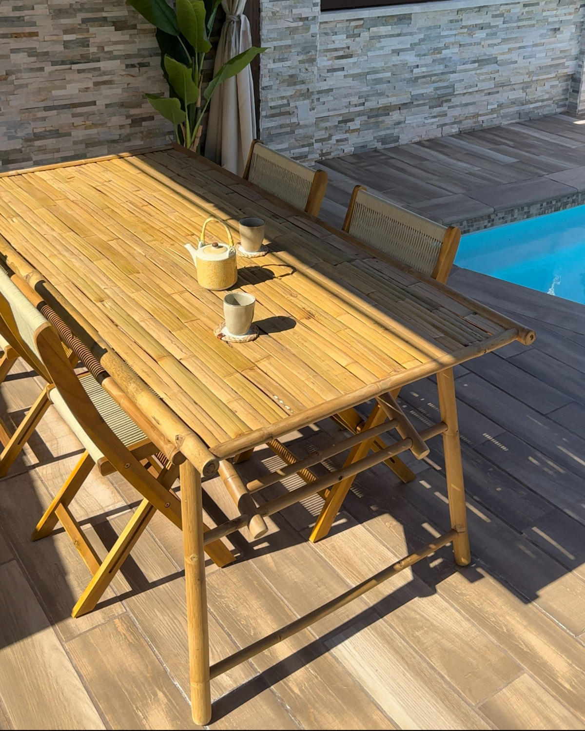 GARTENTISCH 180/90 cm Massivholz Heller Holzfarbton Tindari - Hellbraun, Holz (180/90/75cm) - Beliani