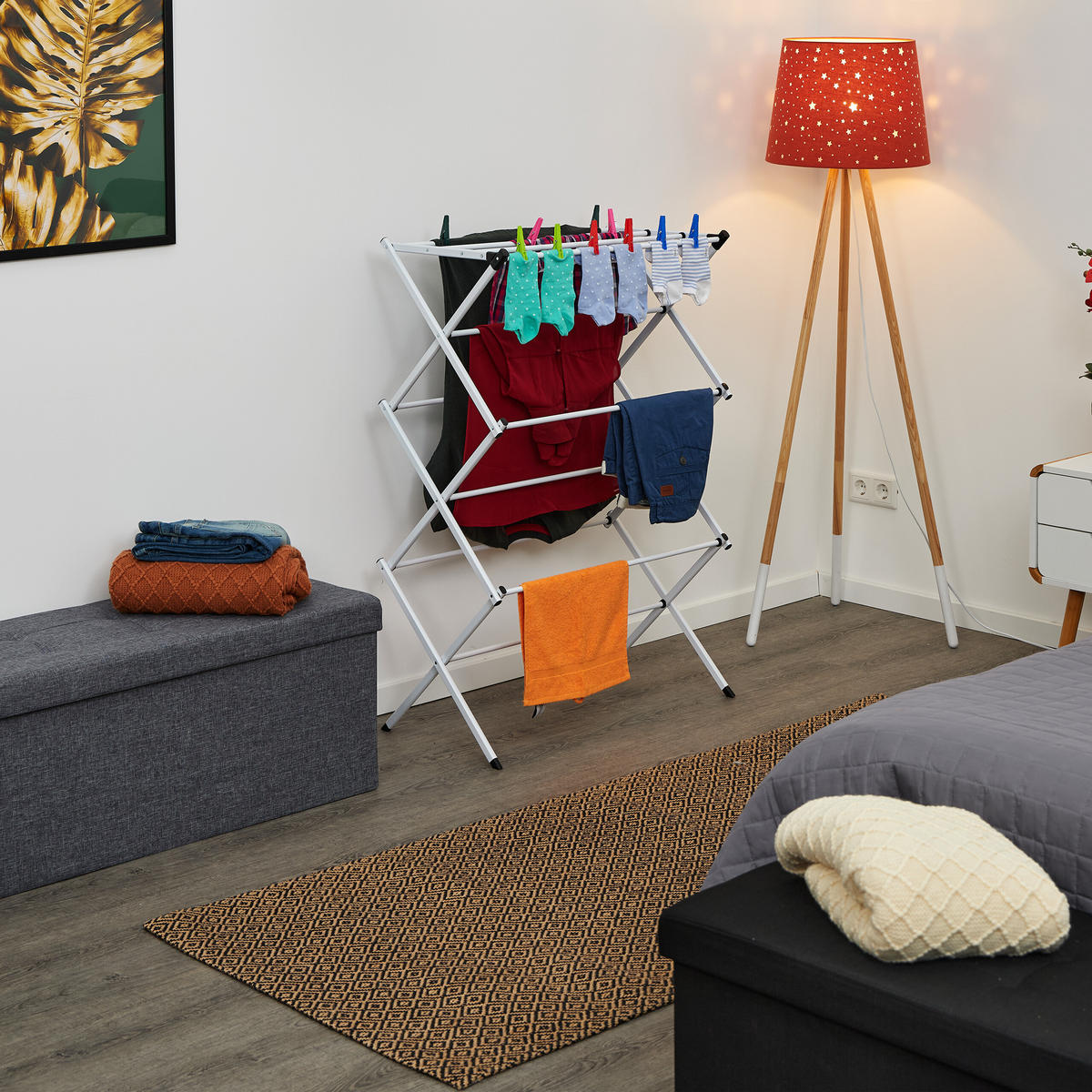 STOJAN na prádlo - biela, kov/plast (73/105/37cm) - Relaxdays