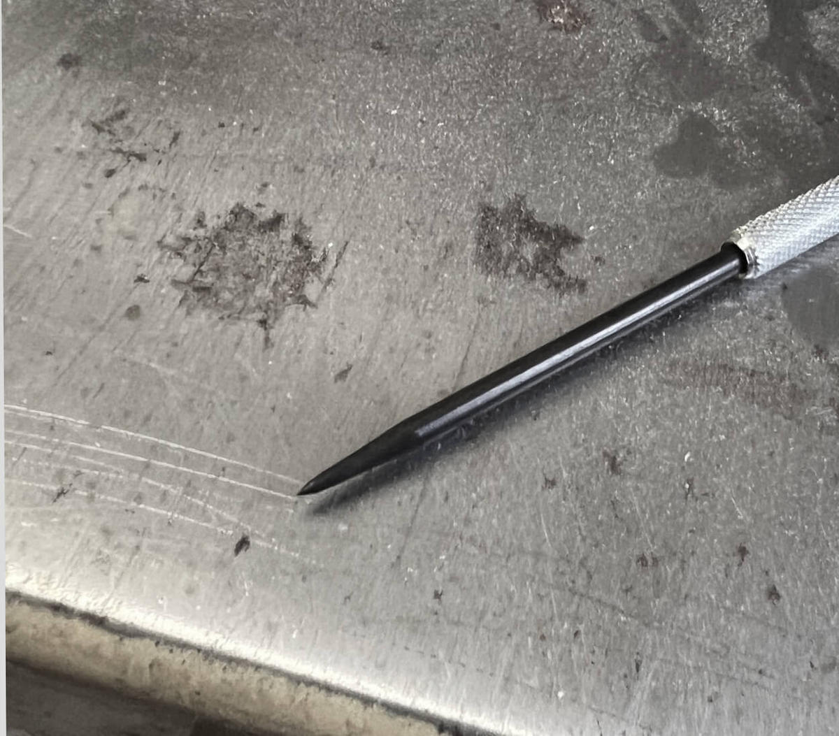 ANREISSNADEL 180 mm Eingeschraubte Nadel - Silberfarben, Metall (18/0.5/1cm) - BAUHELD