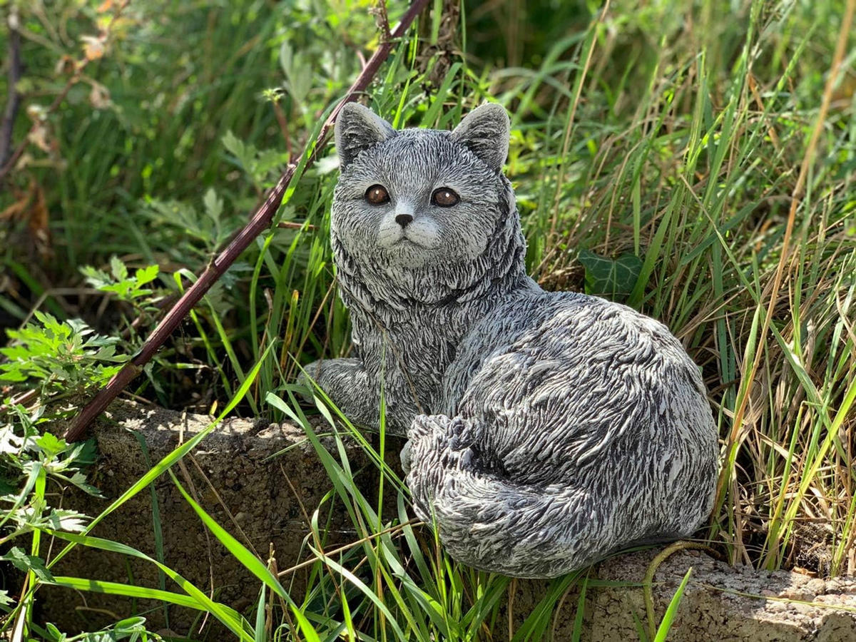 STEINFIGUR Katze Emilia liegend frostfest wetterfest Gartenfigur Steinguss - Grau, Stein (28/16/15cm) - stoneandstyle