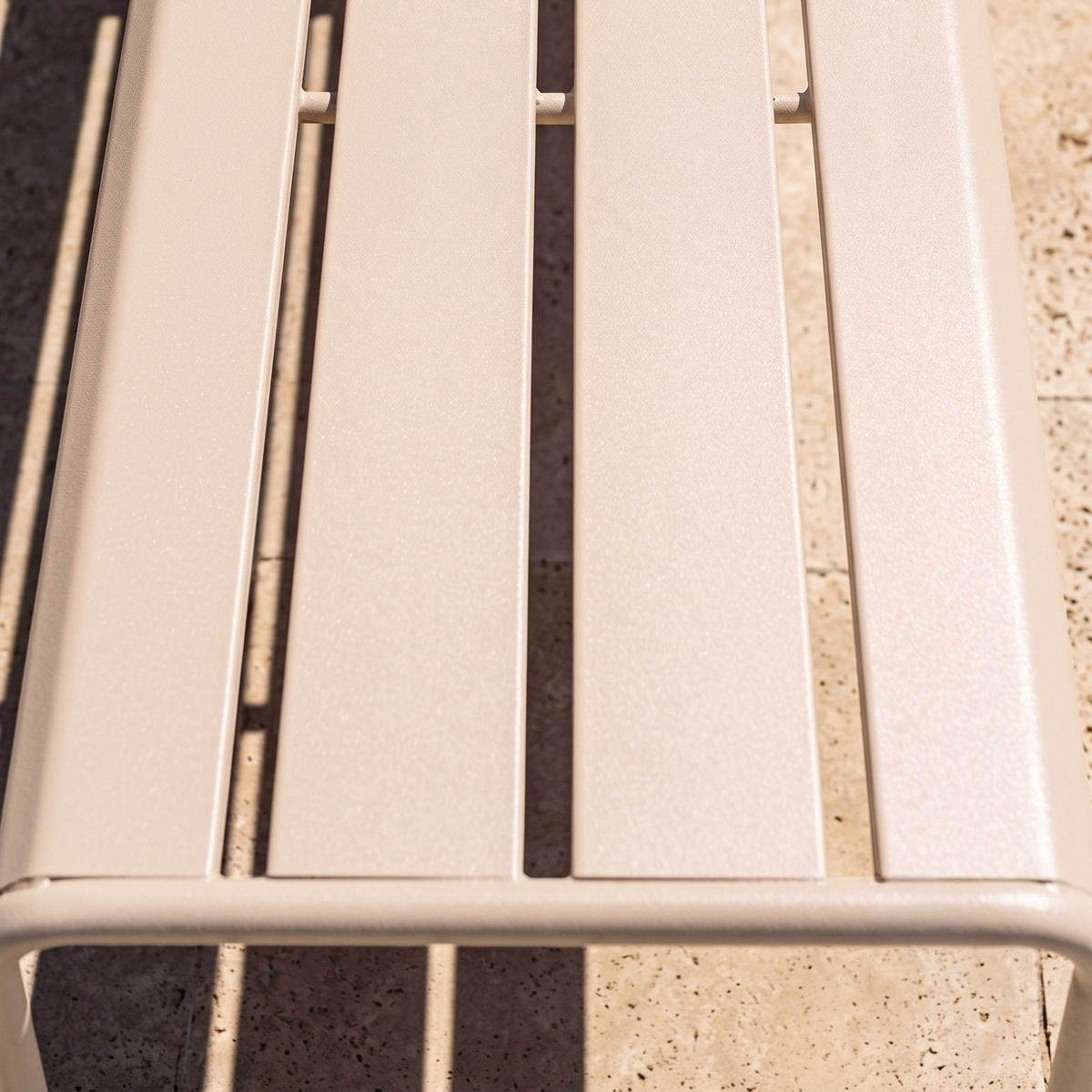 GARTENBANK, Elfenbeinfarbe - Beige, Metall (52/46/120cm) - Oviala