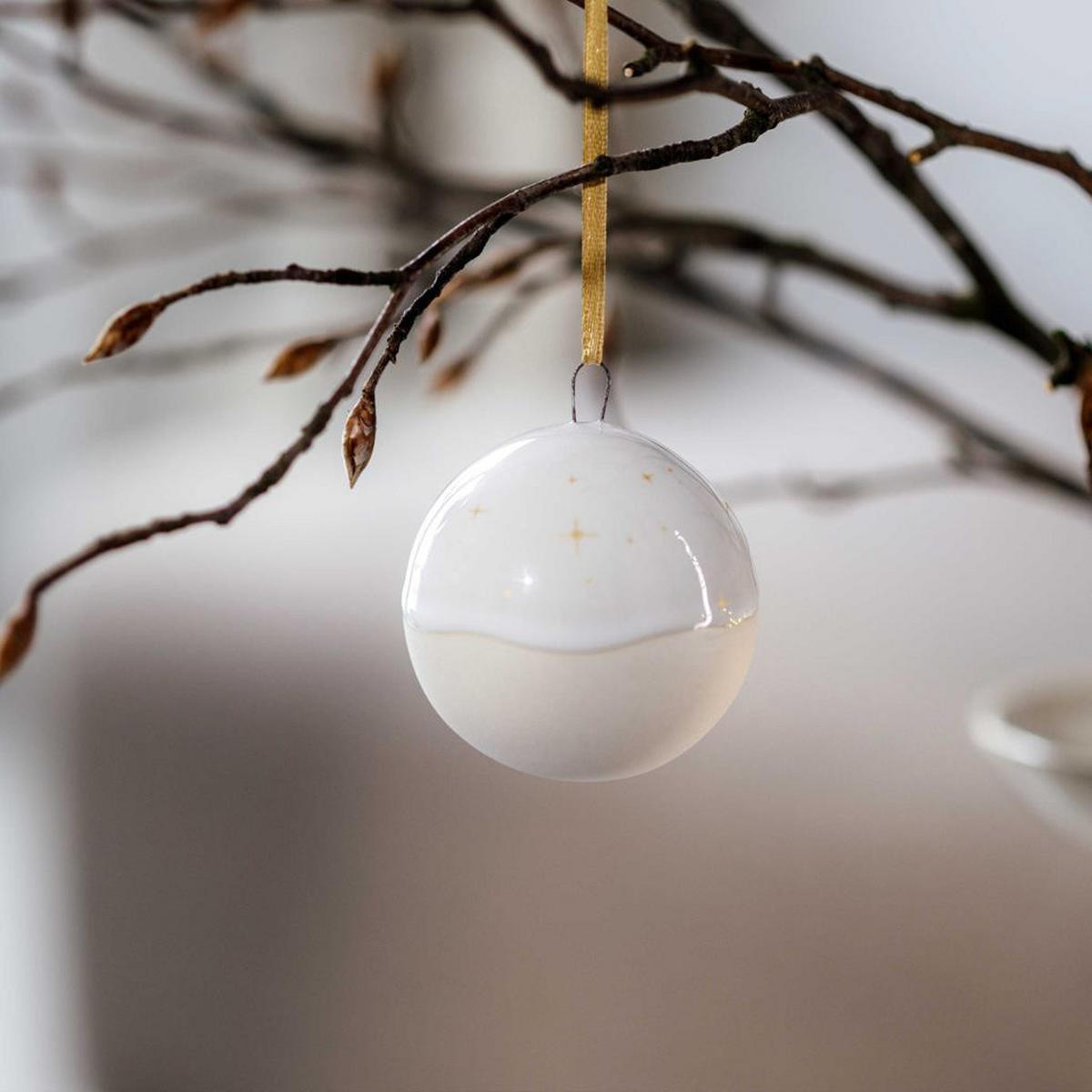 ORNAMENT KUGEL Winter Glow beige - Beige, Keramik (6.2/6.2/6.2cm) - like.Villeroy & Boch