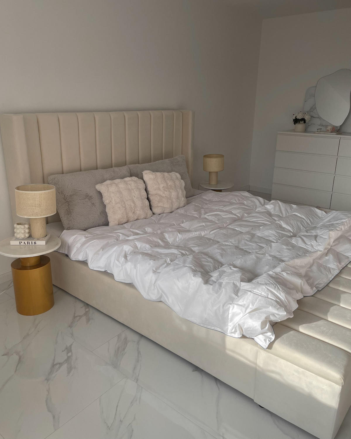 BETT mit Stauraumbank 180/200 cm Samtstoff Cremeweiß Noyers - Creme, Textil (180/200cm) - Beliani