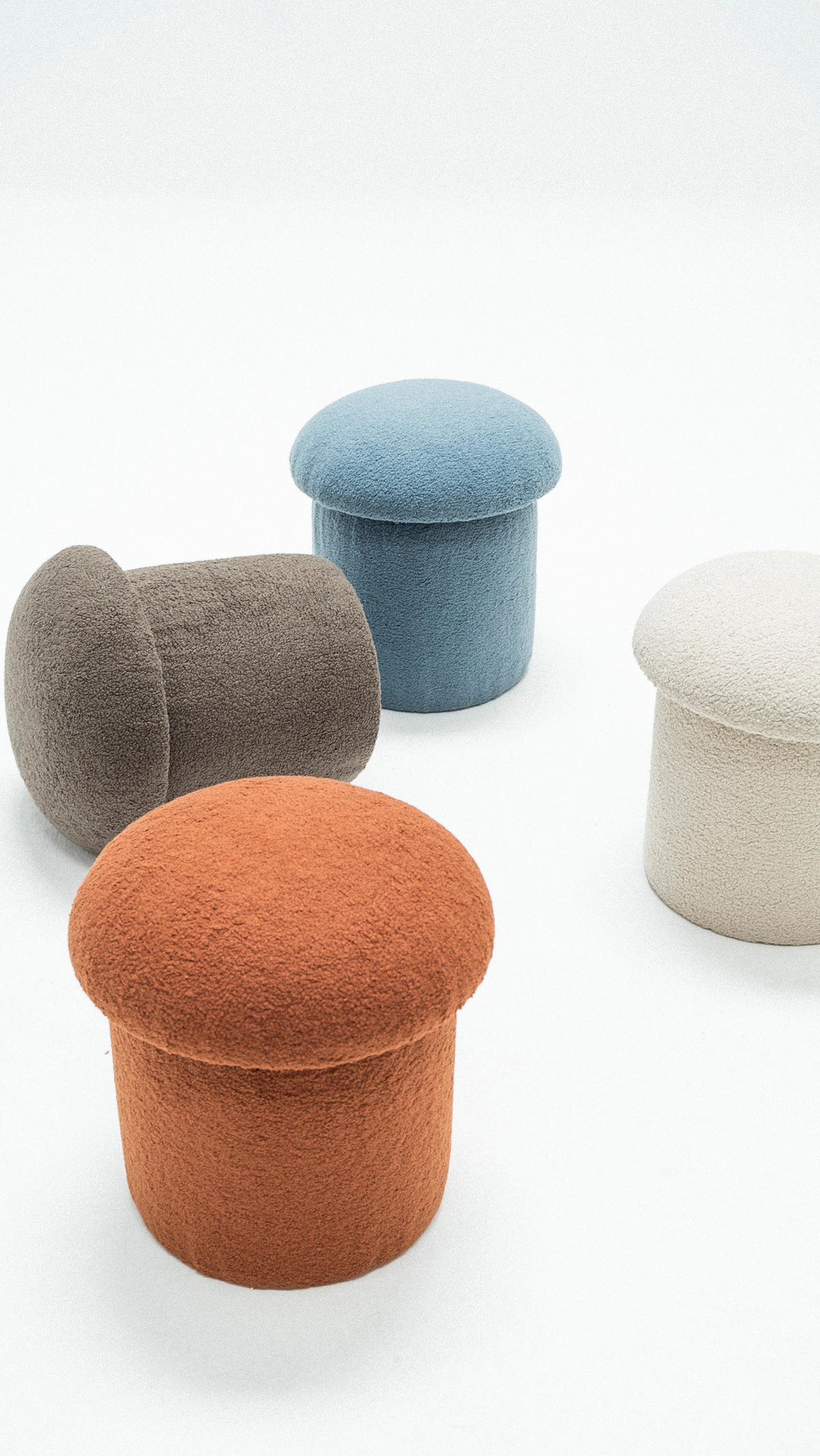 POUF Pilzförmiger mit Bezug aus blauem Bouclé-Frottee YAELLE - Blau, Textil (45/50/45cm) - RNT By Really Nice Things