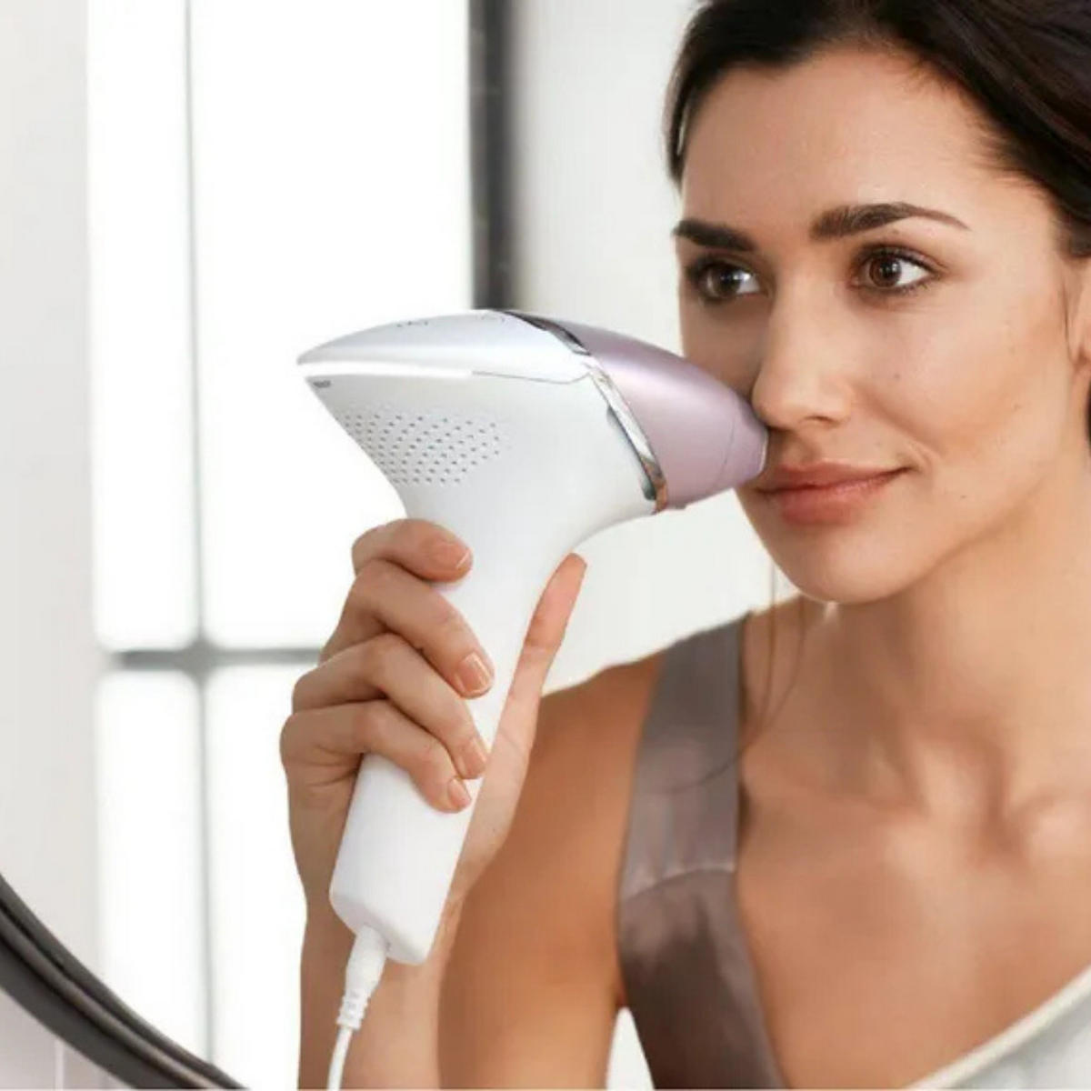 HAARENTFERNER IPL Gerät Weiß, 450000 Lichtimpulse, 4 Aufsätze, Körperpflege, Gesichtspflege, Intimbereich, Langzeit Haarreduktion, Beauty Gerät - Weiß, Kunststoff (16/22/9.6cm) - Philips