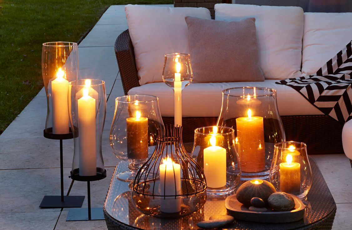 Skleněné svícny se svíčkami