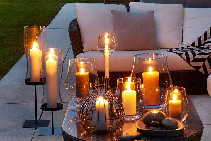 Skleněné svícny se svíčkami