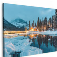 LEINWANDBILD Winterlandschaft - Natur - Haus - Berge - Schnee XXL 150x100 cm - Hellblau, Textil (150/100cm) - MuchoWow