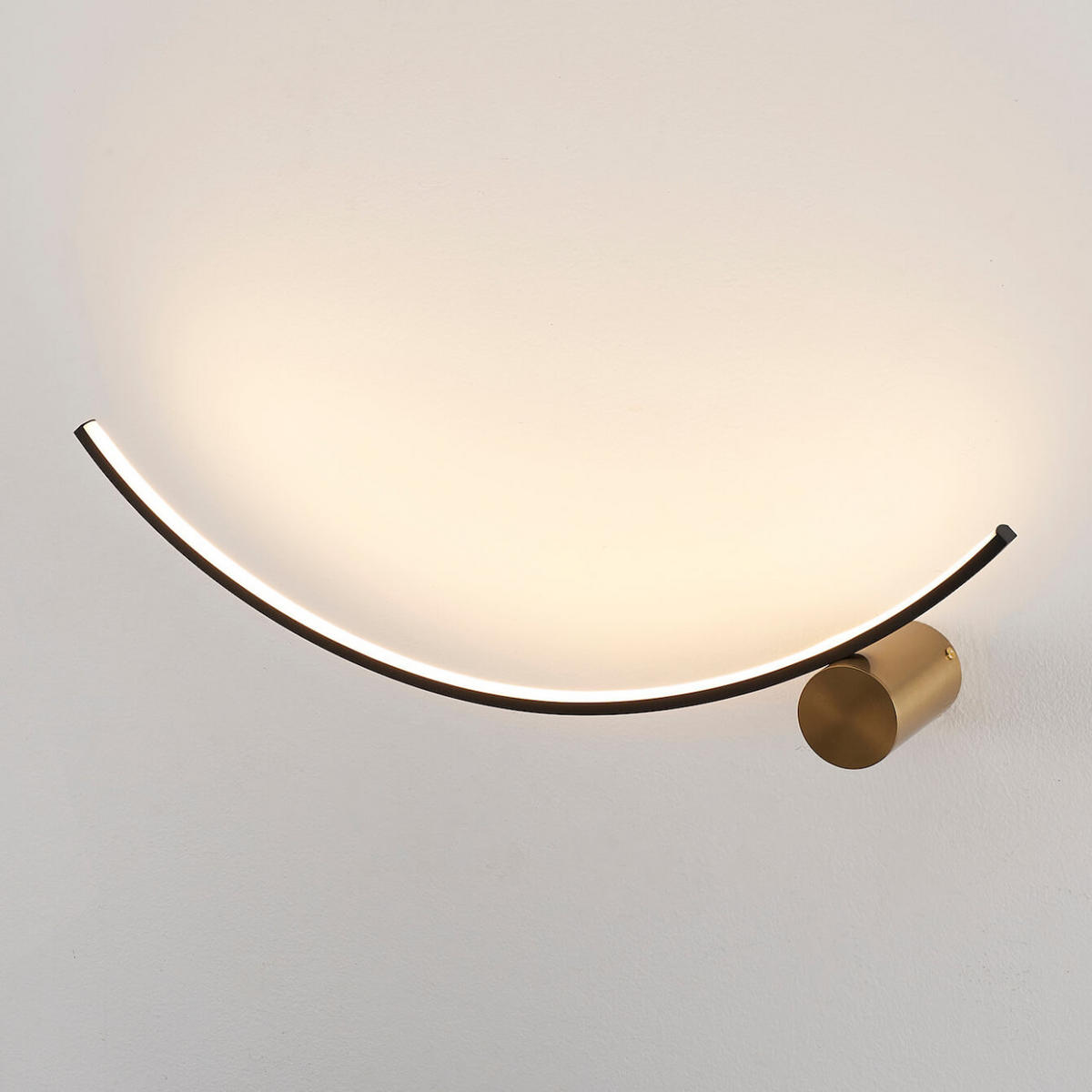 WANDLEUCHTE Curva, Schwarz und gold, 58cm - Goldfarben, Metall (14/58/58cm) - KOSILUM