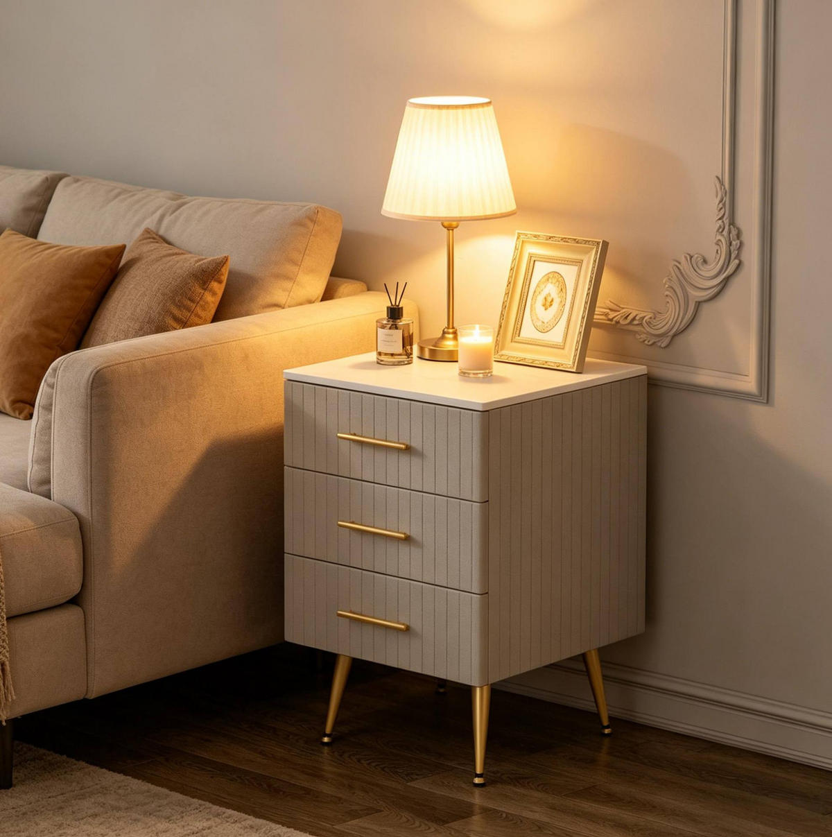 NACHTTISCH aus MDF mit Samt 41x40,5x62 cm Grau mit 3 Schubladen und goldfarbenen Metallbeinen - Grau, Holzwerkstoff (62/41/40.5cm) - Modfu