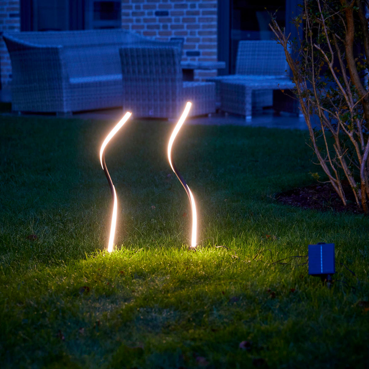 SOLAR-LED-GARTENSTECKER - warmweiß mit Dämmerungssensor und wetterfestem Design für stimmungsvolle Außenbeleuchtung - Weiß, Kunststoff (2/2/72cm) - Northpoint