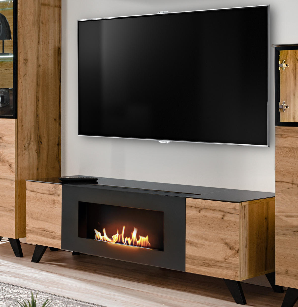 TV-LOWBOARD Wotan Eiche, schwarz 150 cm, TV unterteil mit Kamin - Eichefarben/Schwarz, Holz/Holzwerkstoff (150/47/46cm) - Inn.Furn