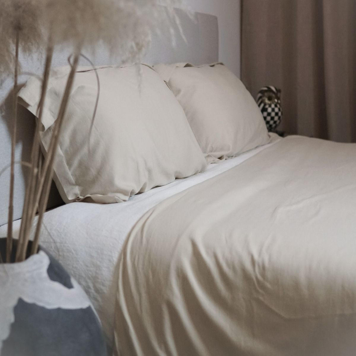 KISSENBEZUG. Baumwolle 100%. Satin 300 Fäden. “LISBON” - Beige, Textil (50/75cm) - SOWL