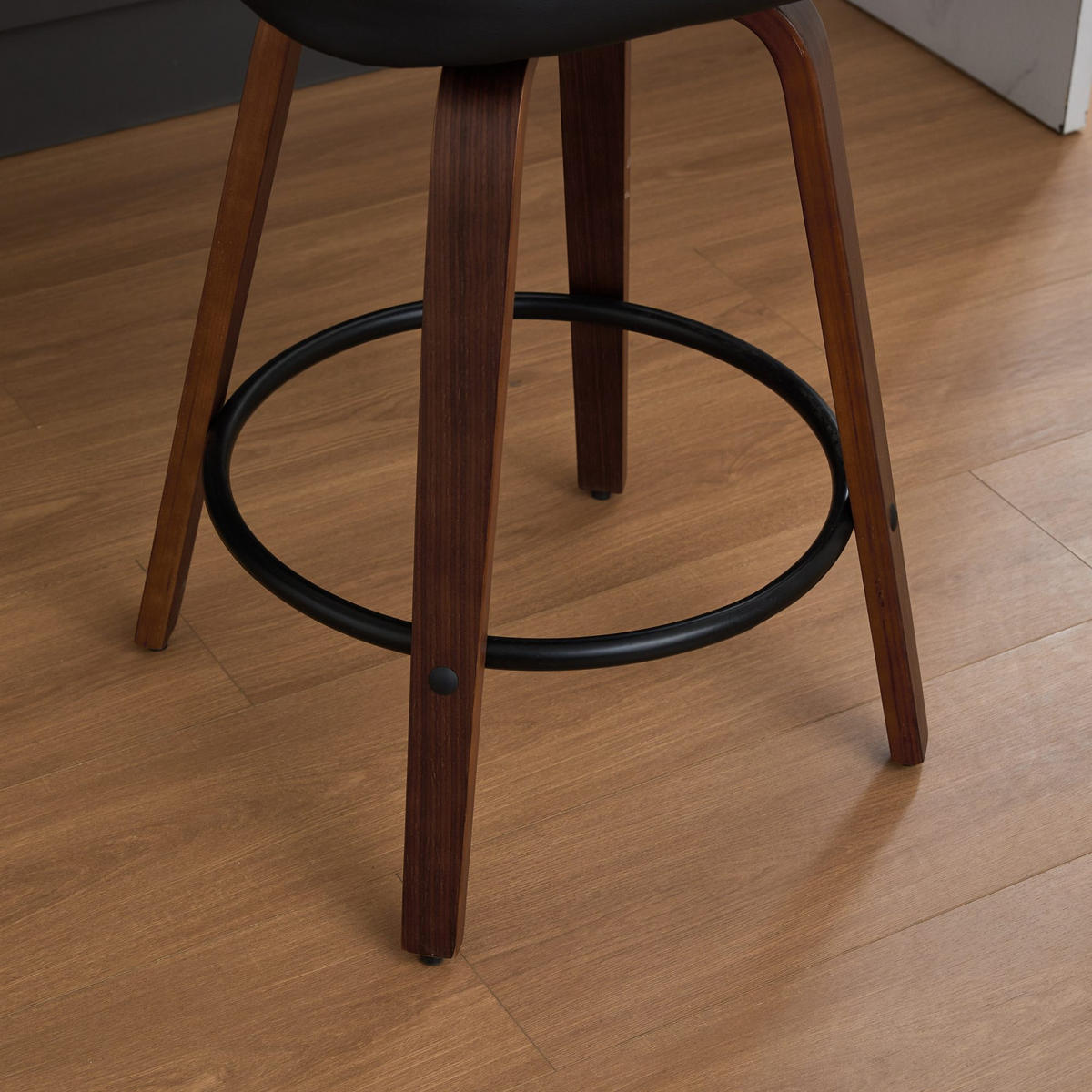 BARHOCKER SET 2 STK. 90 cm Walnuss & Schwarz Drehbare Rattan Barstühle mit Polstersitz - Schwarz, Leder (56/90/43cm) - Urban Meuble