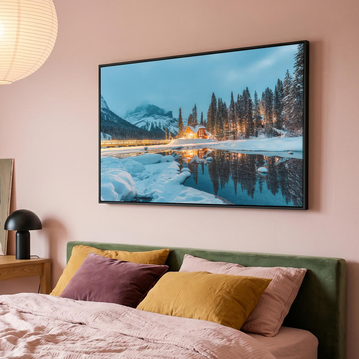 LEINWAND Bilder mit Rahmen - Winterlandschaft - Natur - Haus - Berge - Schnee - 150x100 - Hellblau, Textil (150/100cm) - MuchoWow