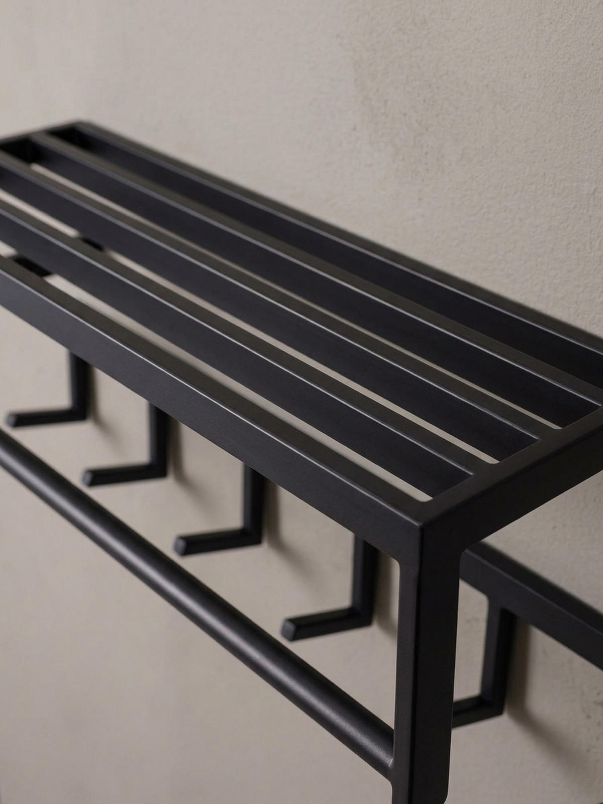 WANDGARDEROBE Metall Schwarz Modern mit 5 Haken und Kleiderstange - Schwarz, Metall (70/20/20cm) - KADIMA DESIGN