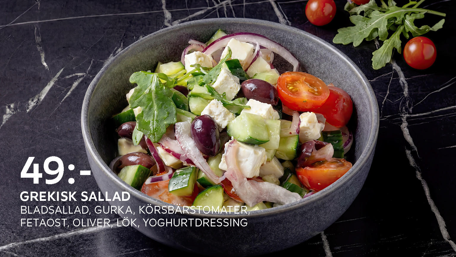 Grekisk sallad Bladsallad - gurka, körsbärstomater, fetaost, oliver, lök, yoghurtdressing
